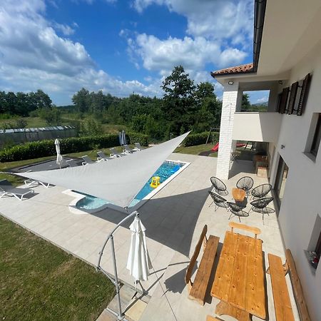 Villa Fluggi Near Labin Santalezi Exterior foto