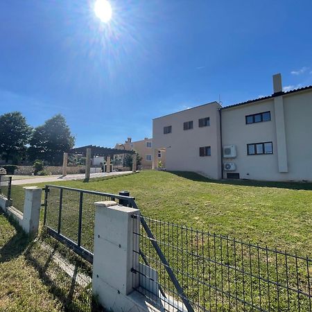 Villa Fluggi Near Labin Santalezi Exterior foto